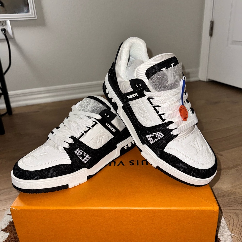 LV Trainers Men's Black and White Sneakers - Picture 4 of 7